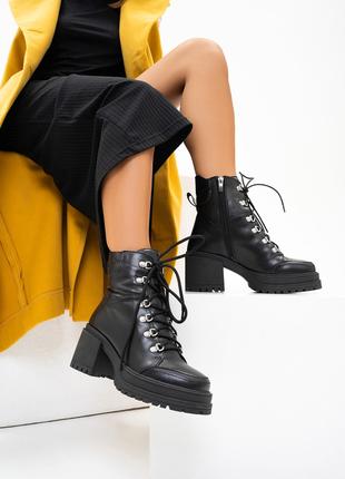 Черные ботинки на широких каблуках и со шнуровками, размер 38