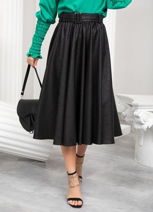 Черная фактурная расклешенная юбка из эко-кожи, размер S