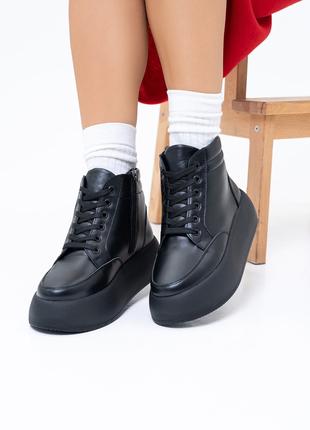 Чорні утеплені черевики на високій підошві, розмір 37