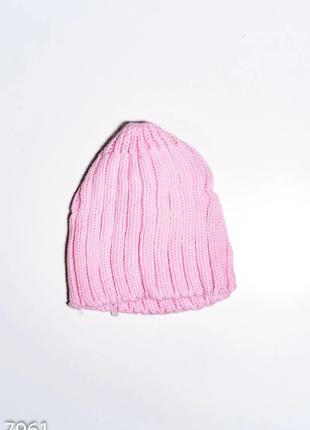 Розовая однотонная шапка фактурной вязки, размер Universal