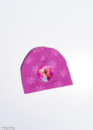 Розовая демисезонная шапка с нашивкой и снежинками, размер Uni...