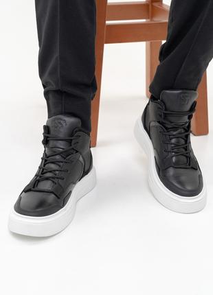 Черные кожаные ботинки с белой подошвой, размер 42