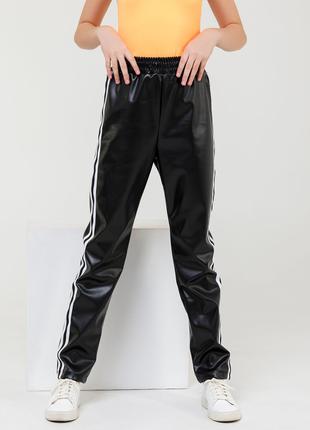 Черные кожаные брюки с лампасами, размер 128