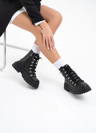 Черные утепленные байкой ботинки со шнуровкой, размер 36