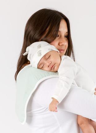 Серветка для захисту одягу від відрижки новонародженого малюка
