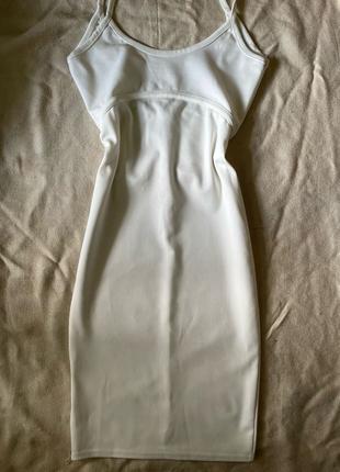 Біла сукня тюльпан на бретелях плаття стрейчове