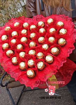Букет из конфет "Ferrero Rocher" в форме сердца на день влюбленны
