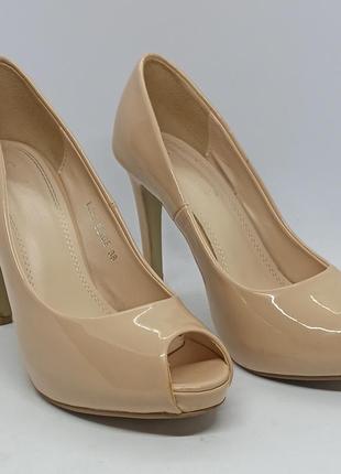 Туфли женские на каблуке бежевые лаковые размер 38