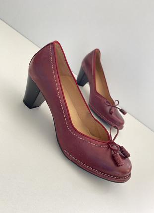 Туфли женские кожаные гранатового цвета. Производство Испании.