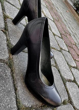 Туфли женские кожаные, чёрного цвета. Производство Испании.