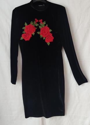 Сукня- футляр велюрова з вишивкою boohoo  роз. 44
