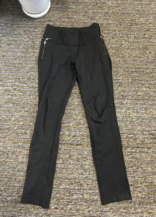 Темно-серые прямые брюки лосины с утяжкой широкая резинка s m