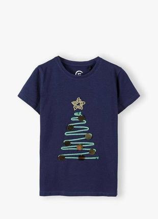 Темно-синяя новогодняя футболка для девочки с елочкой