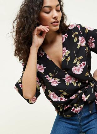 Красивая блузка на запах "new look" с цветочным принтом. разме...