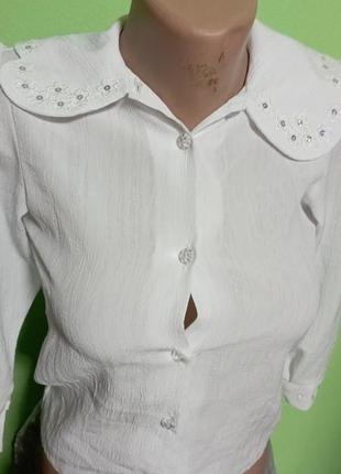 Красивая нежная и нарядная белая блуза с блестками