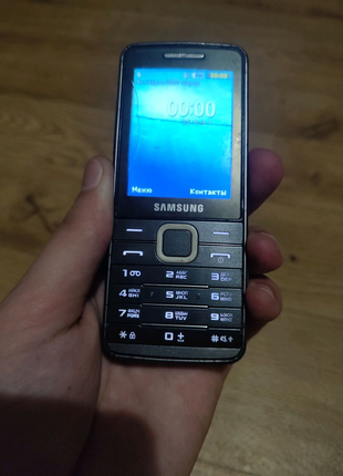 Телефон Samsung GT-S5610