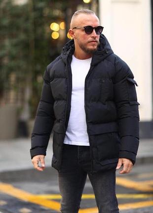 Чорна зимова курточка коротка з карманами