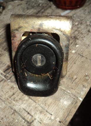 Пежо 205 (1983-1998) кнопка відкривання багажника