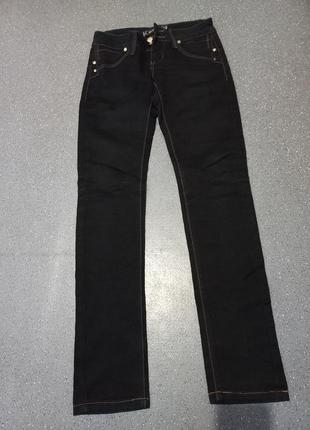 Черные джинсы от romess