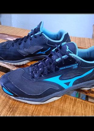 Мужские кроссовки mizuno размер 40-41 стелька 26,5 см б/у