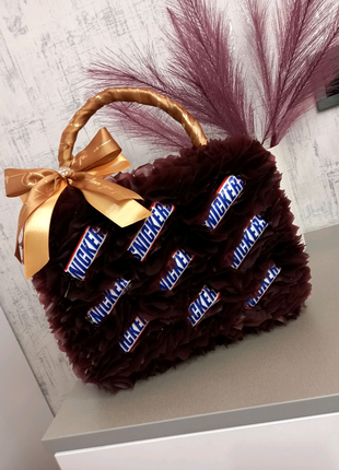 Сладкая сумочка из шоколадок Сникерс