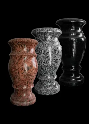 Продаю гранітні вази, шарікі, лампадкі, різних розмірів.