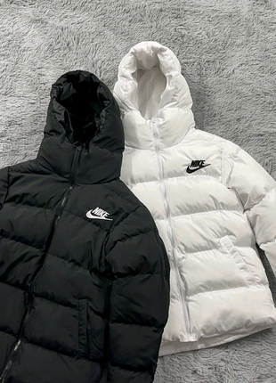 Зимова куртка Nike з рефлективним логотипом