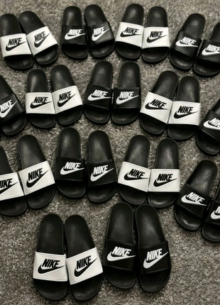 Тапочки Nike Swoosh