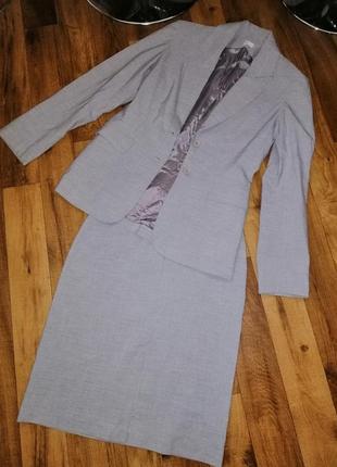 Светло-серый женский деловой костюм двойка жакет+юбка