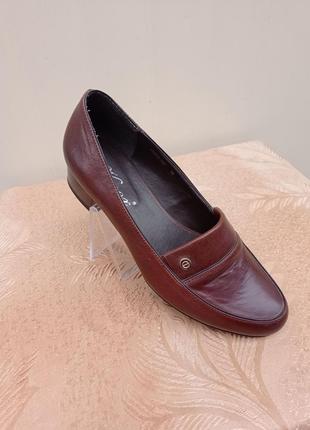Туфли женские 37 39 41 коричневого цвета классика на каблуке