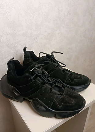 Нові жіночі стильні кросівки чорного кольору 40 розмір
