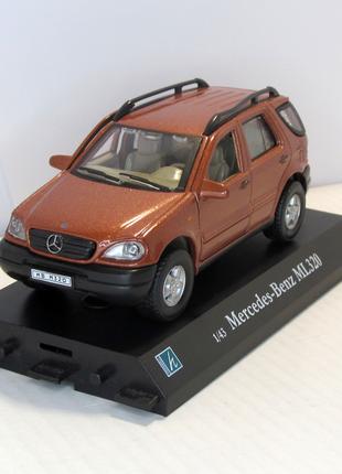 Mercedes Benz ML320, New Ray. 1:43 на подставке. Мерседес бенц ML