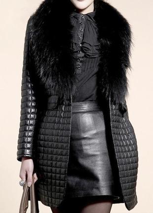 Женская чёрная стеганная куртка с меховым воротником fushi раз...