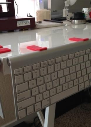 Затискачі для бездротової клавіатури та трекпада Apple