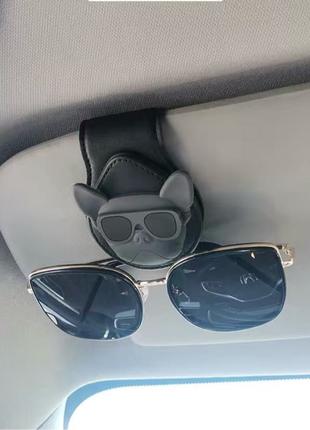 Магнітний тримач для окулярів в авто