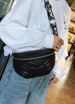Компактная сумочка кросс-боди с широким ремешком