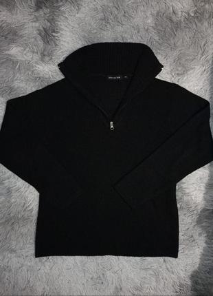 Актуальний чорний  светр з замочком