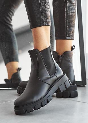 Женские ботинки кожаные зимние черные сапоги 205 на меху
