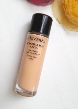 Стійкий тональний крем shiseido synchro skin glow luminizing f...