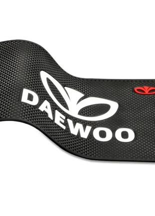 Коврик для торпеды антискользящий с логотипом Daewoo