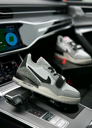 Чоловічі кросівки Nike Air Jordan Legacy 312 Low M Grey White Bla