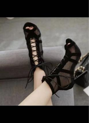 Туфлі high heels
