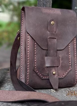 Кожаная сумочка через плечо шоколадного цвета