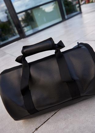 Дорожня сумка бочка mini черная с карманом для обуви, в экокоже