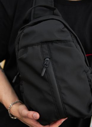 Мужская сумка-слинг через плечо/нагрудная в черном цвете