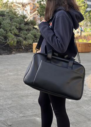 Спортивна жіноча сумка для тренувань містка дорожня чорна, на 25л