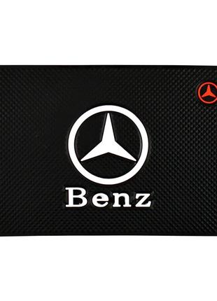 Коврик для торпеды антискользящий с логотипом Mercedes-Benz