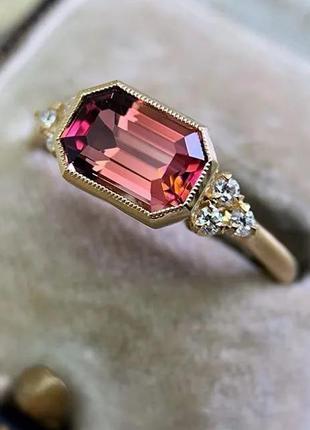 Кольцо женское элегантное с нежным оранжевым камнем Таис золот...