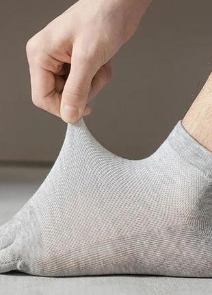Легкі чоловічі шкарпетки з окремими пальцями в сіточку