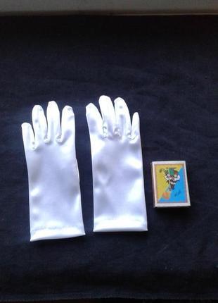Детские белоснежные атласные стрейчевые перчатки на 1-2 года у...